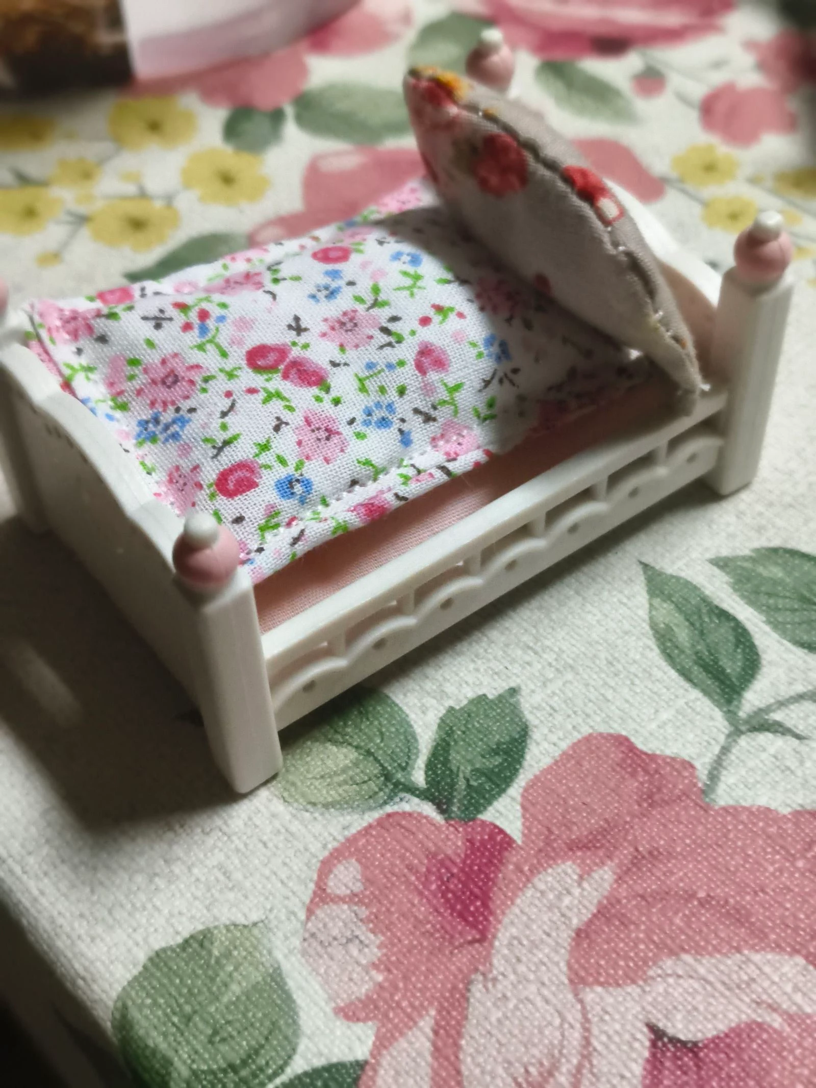 Cama para bebés Sylvanian rosa 